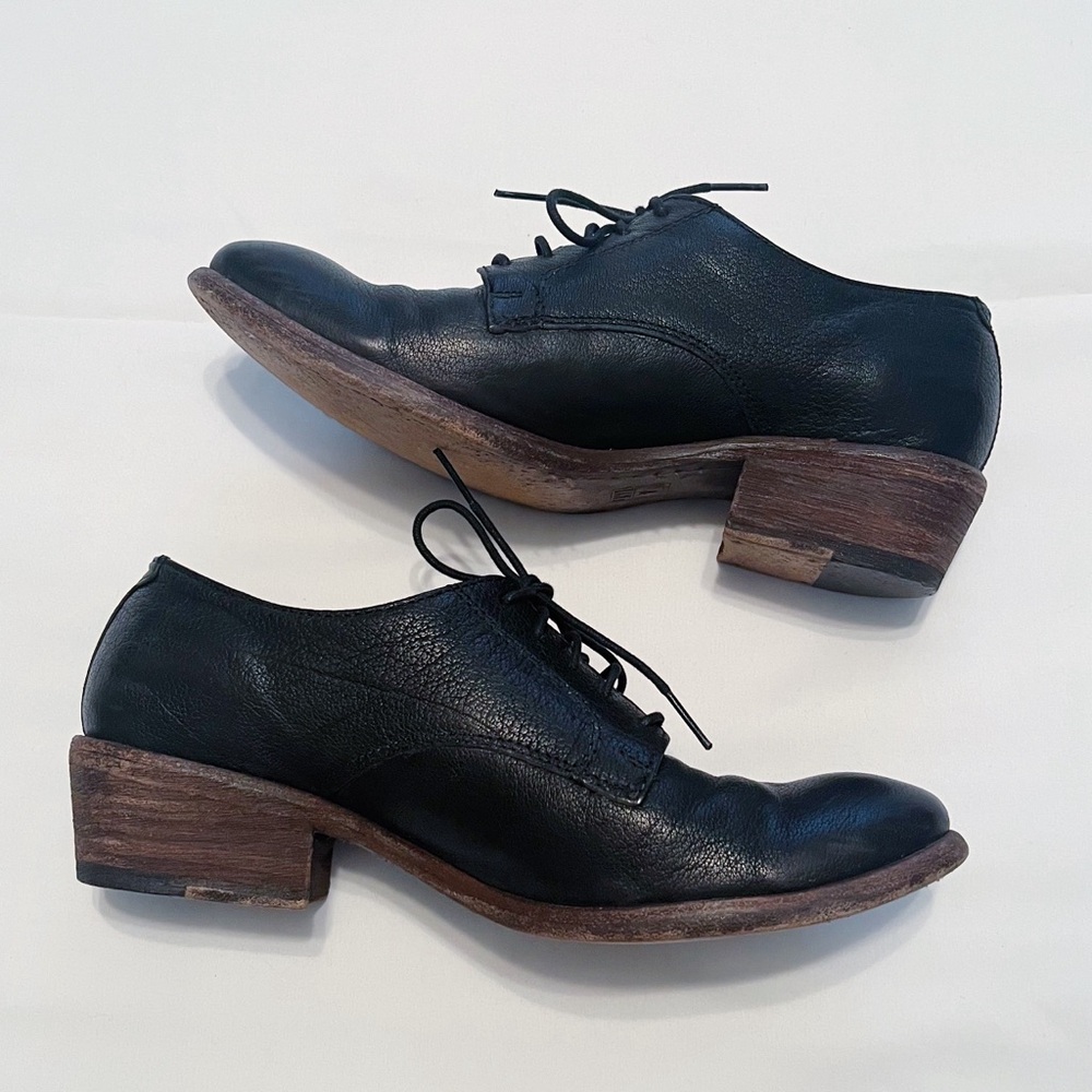 Frye Carson Heeled Oxfords in Black, Size 7.5
